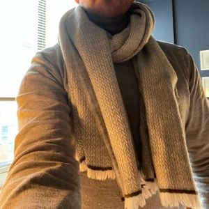 Uniqlo Unisex Scarf: Lightweight Wool